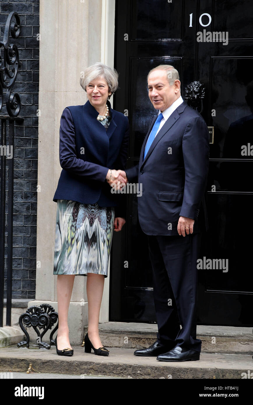 La Gran Bretagna è il primo ministro Theresa Maggio incontra Israele 's primo ministro Benjamin Netanyahu a Downing Street con: Theresa, Maggio, Benjamin Netanyahu dove: Londra, Regno Unito quando: 06 Feb 2017 Foto Stock