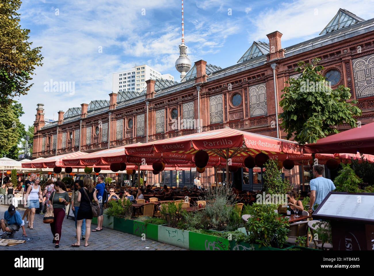 Berlino. Germania. Aria aperta caffetterie e ristoranti in zona di Hackescher Markt. Foto Stock