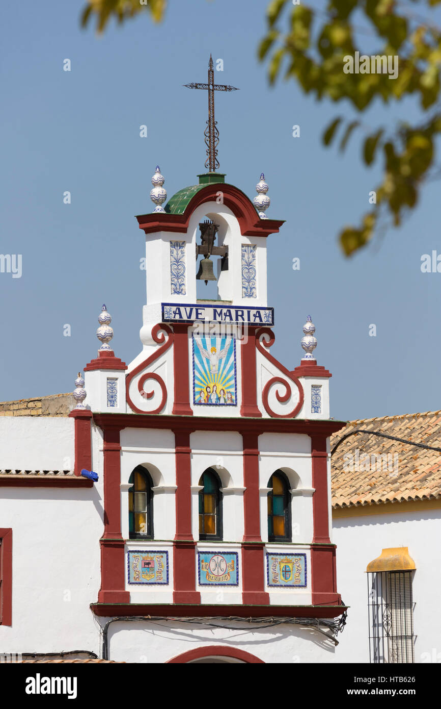 Campanile di una fratellanza house, El Rocio, provincia di Huelva, Andalusia, Spagna, Europa Foto Stock