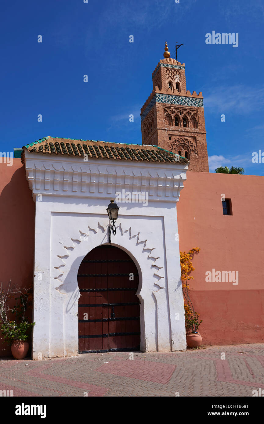 La Moschea di Koutoubia completato 1199 con un quadrato minareto berbero, Marrakech, Marocco Foto Stock