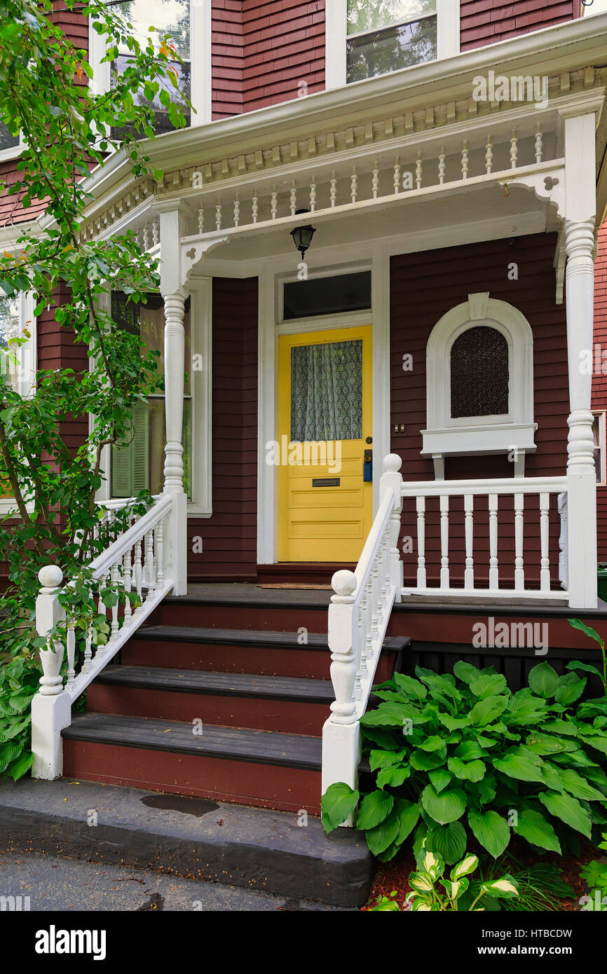 Ingresso anteriore su un vecchio North American home. Foto Stock