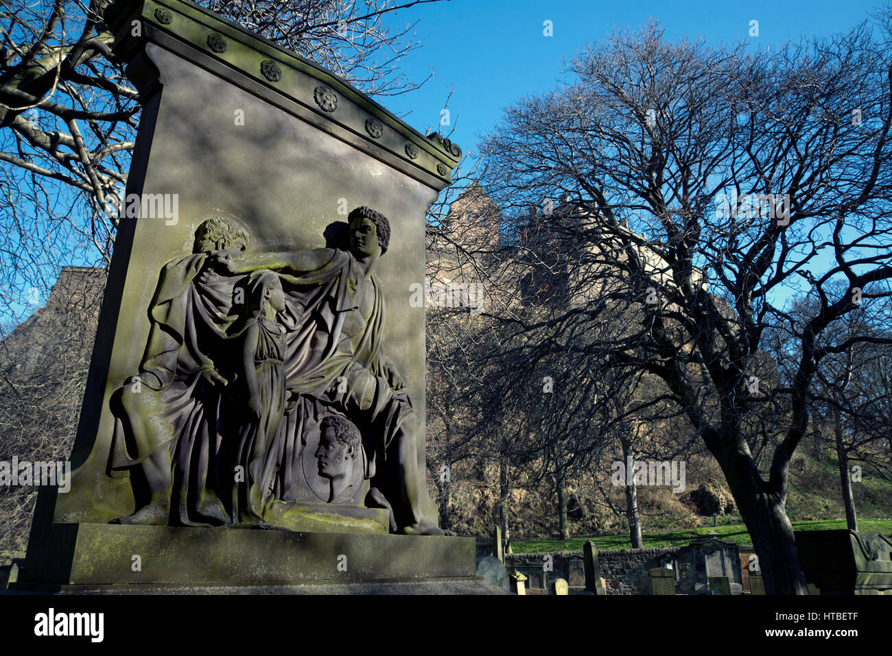Monumento scolpito da Sir John Steell a Robert Jameson (1784-1834) nel cortile di St Cuthbert, Edimburgo. Foto Stock