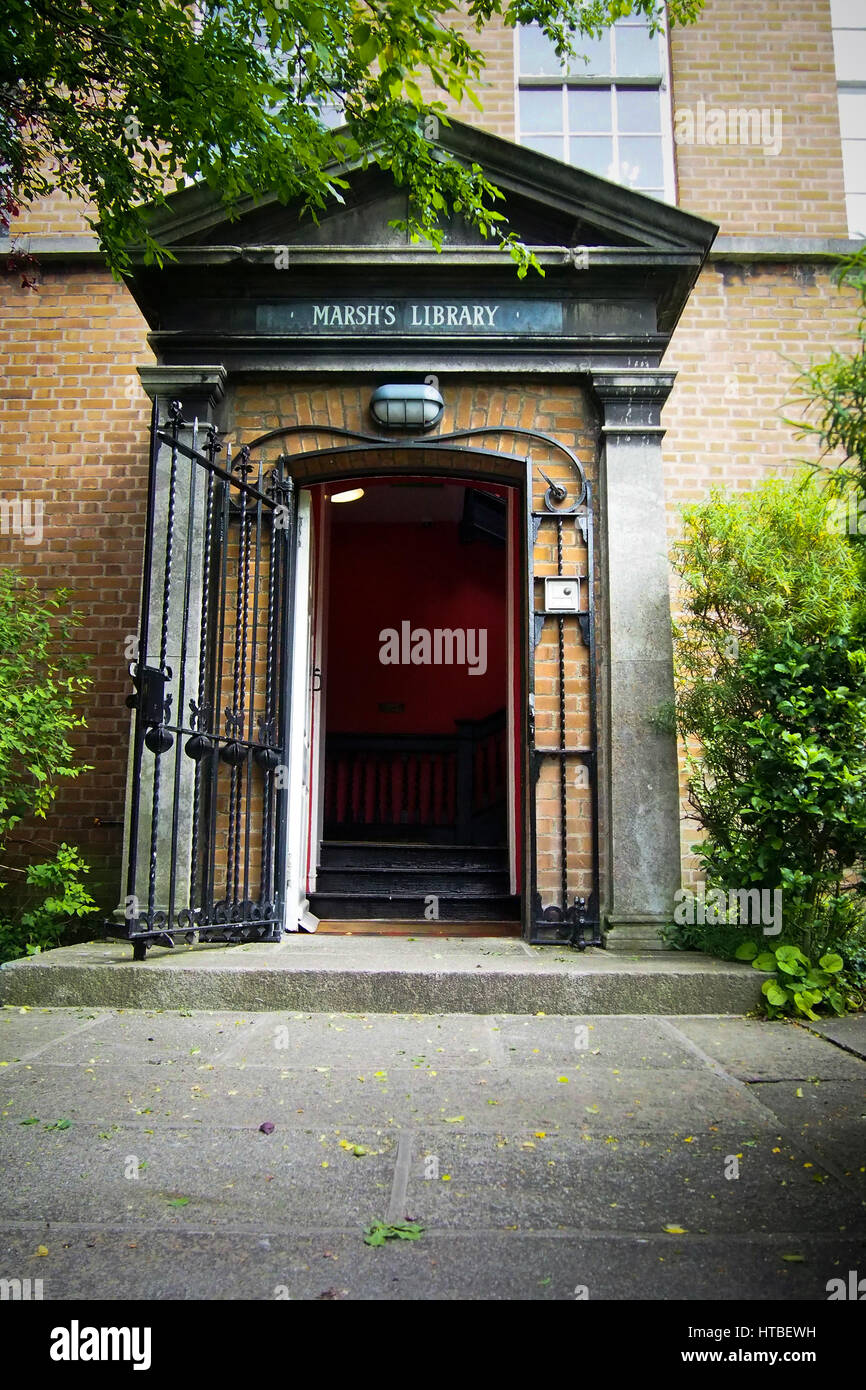 Ingresso alla storica della palude libreria nel centro cittadino di Dublino, Irlanda. Foto Stock