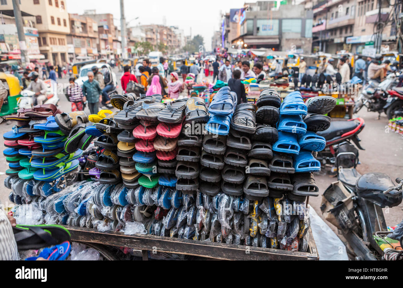 Market sandals immagini e fotografie stock ad alta risoluzione - Alamy