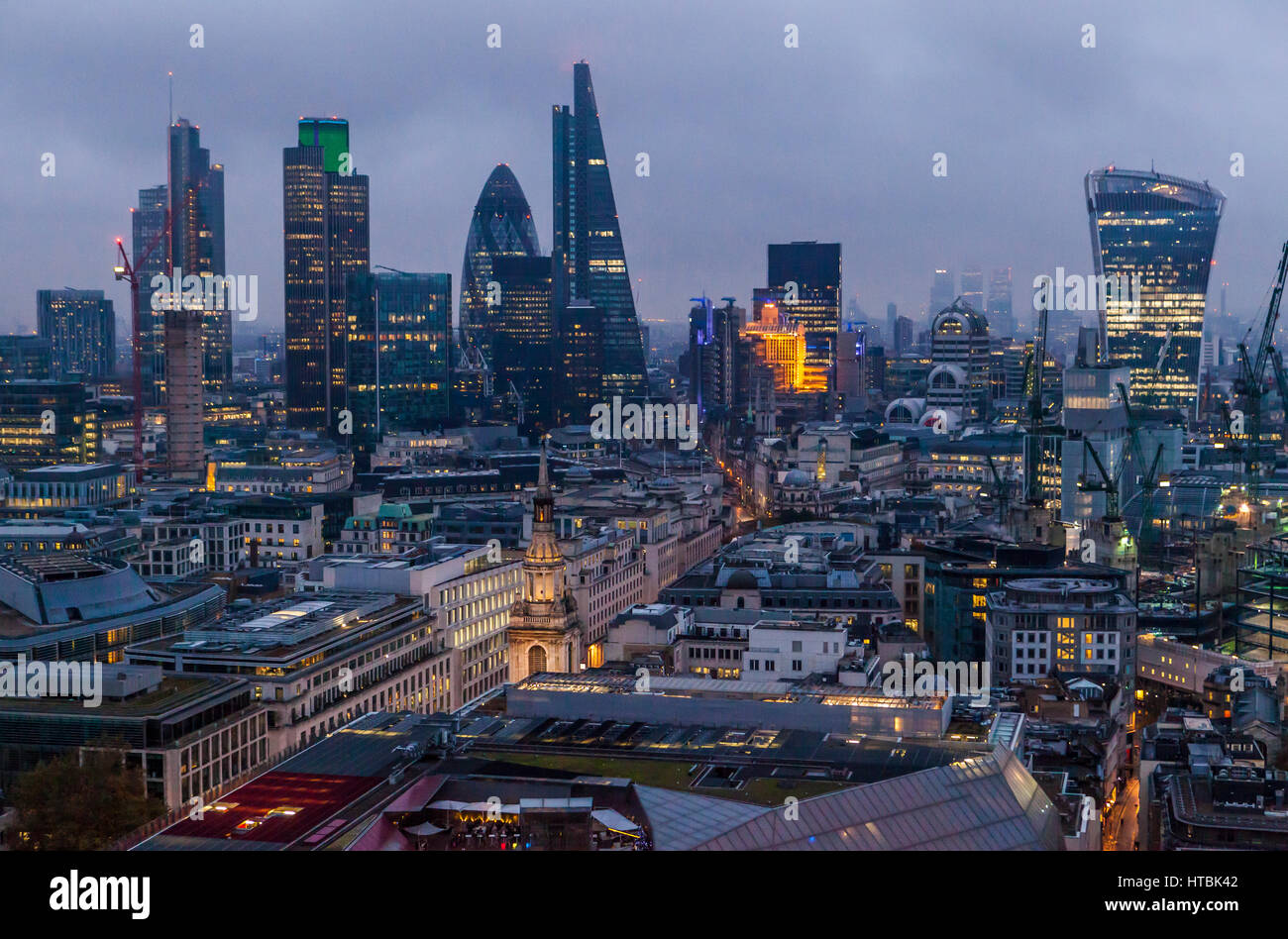 Una vista del London Financial District dalla cima la Cattedrale di St Paul, UK. Foto Stock