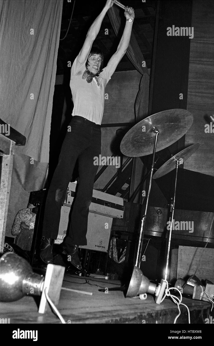 PINK FLOYD: Roger Waters eseguendo con il Regno Unito rock band Pink Floyd presso il Victoria Camere, Bristol University il 3 marzo 1969. Foto Stock