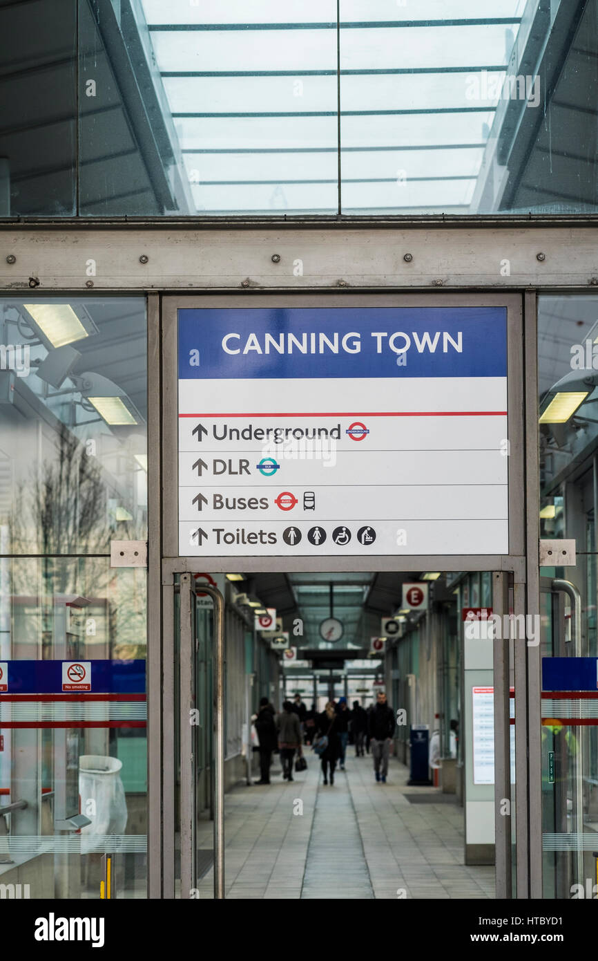 La Canning Town Stazione Bus & hub di interscambio, Canning Town, Londra, Inghilterra, Regno Unito Foto Stock