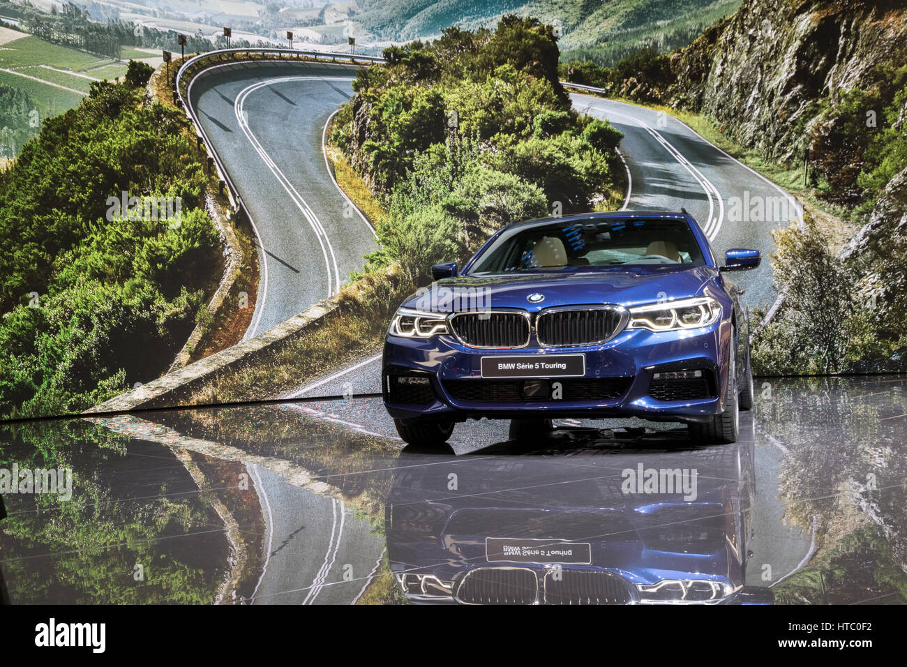 Ginevra, Svizzera - 7 Marzo 2017: nuova BMW 5 Series Touring car presentata al 87th Geneva International Motor Show. Foto Stock