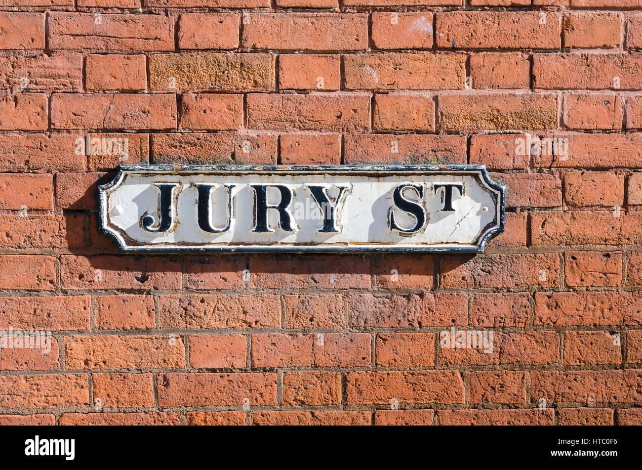 La tradizione strada segno per Jury Street su un muro di mattoni Foto Stock