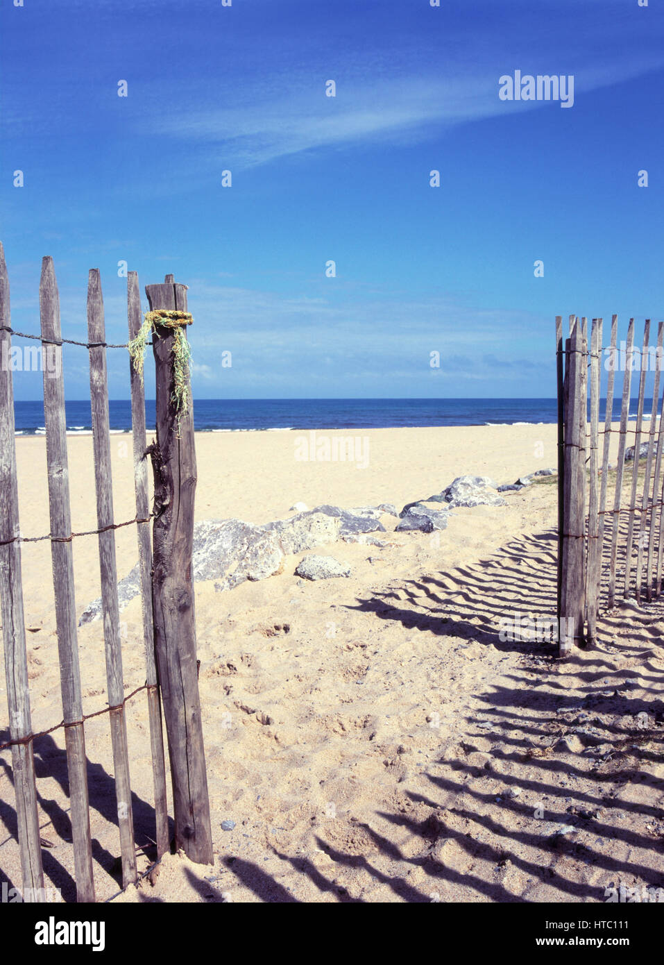 Spiaggia, recinto, cancello, Horizon, costa atlantica Foto Stock