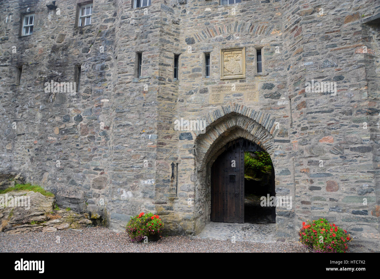 La Portcullis & porta all'ingresso al Castello Eilean Donan sulla strada per le isole nelle Highlands Scozzesi. Foto Stock