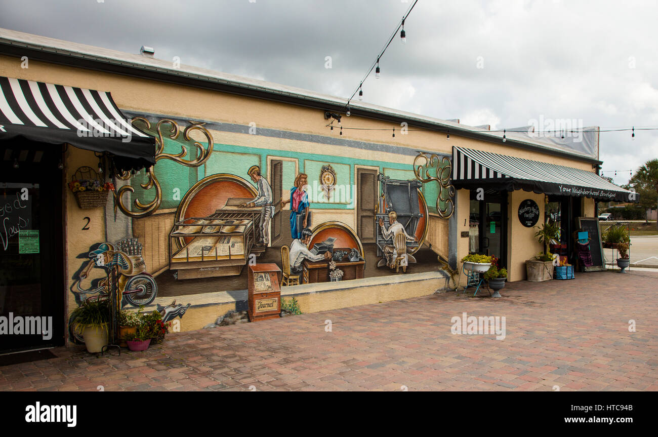 Arte murales dipinti su edificio esterno pareti in Lake Placid Florida conosciuta come la città dei murales Foto Stock