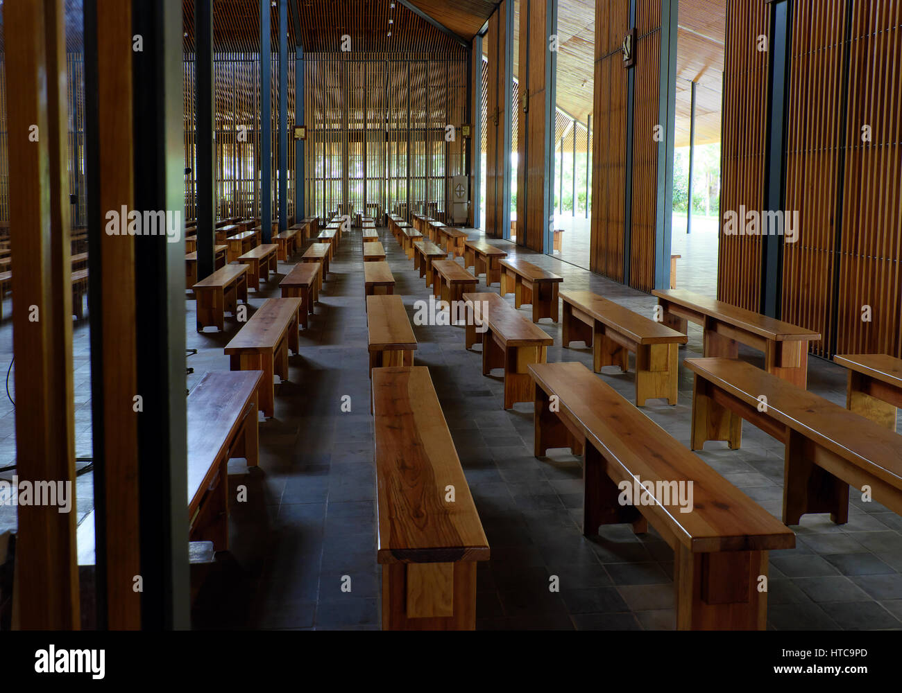 La fantastica architettura di interno Ka Don chiesa, Don Duong, Vietnam, Dalat campagna, Kadon cappella di legno, utilizzare la luce naturale in modo rispettoso dell'ambiente Foto Stock