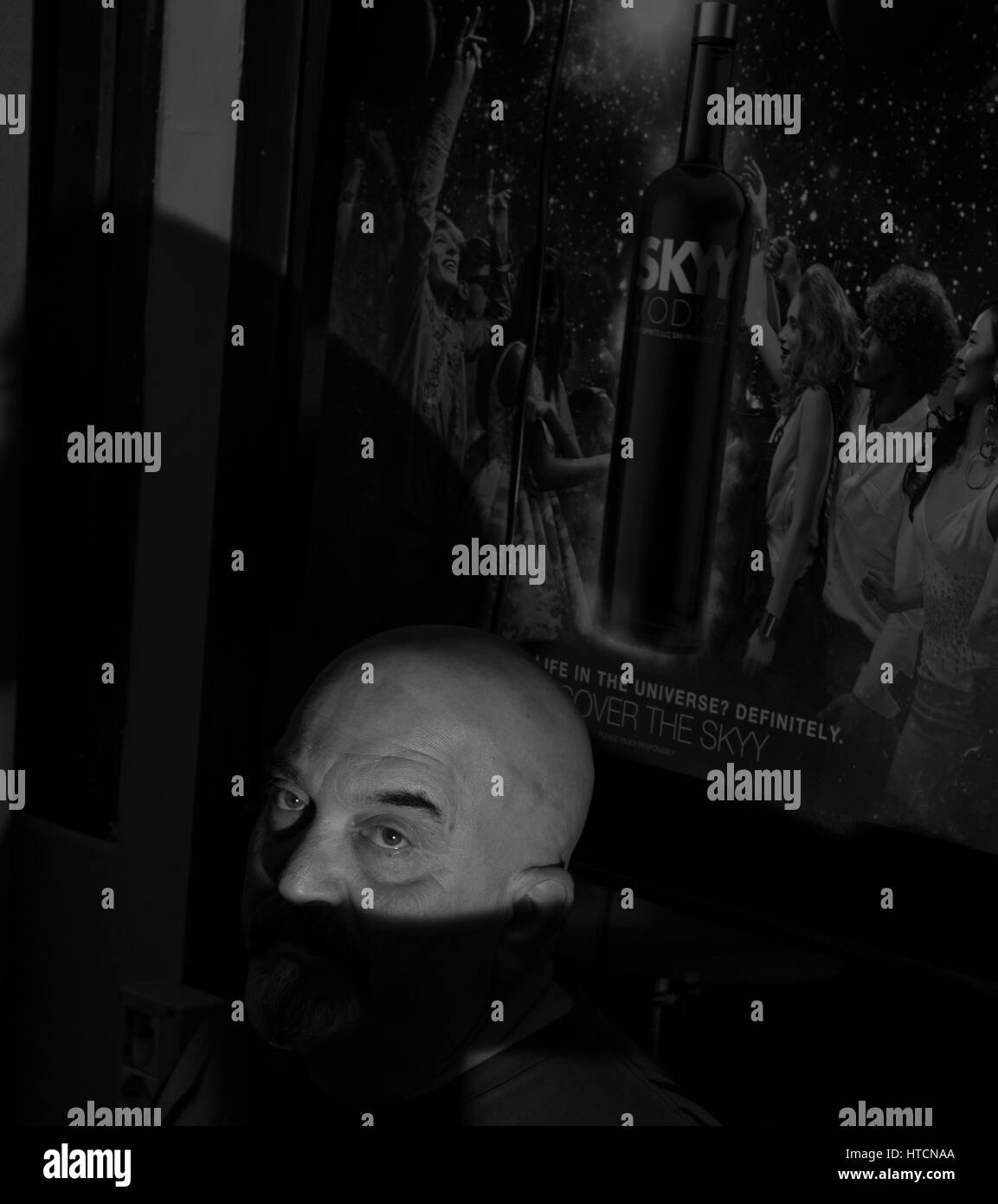 Un grande concerto a Limone Piemonte San Patrizio Pub Foto Stock