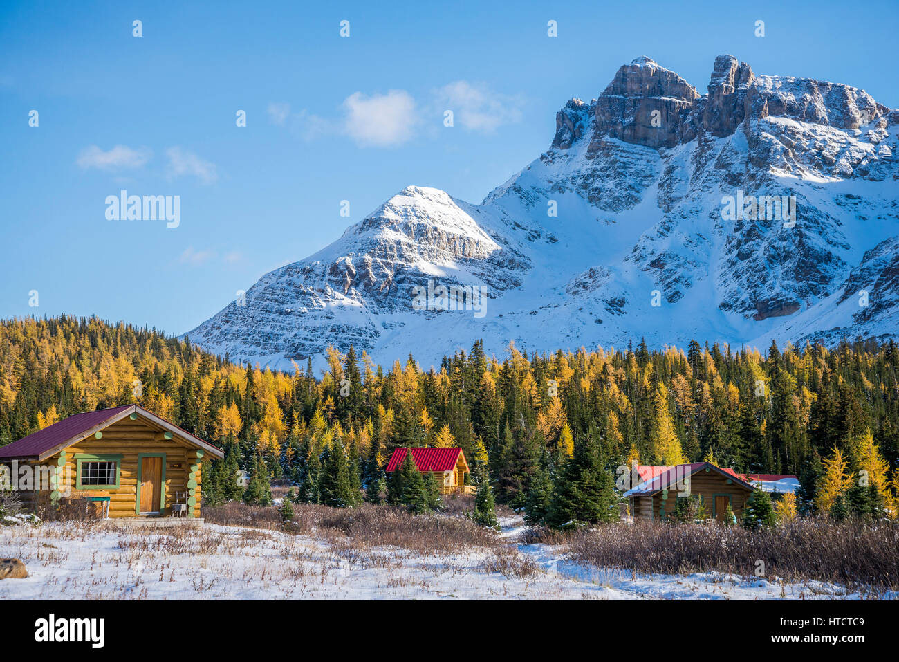 Le cabine del Monte Assiniboine Lodge, il Monte Assiniboine Parco Provinciale, British Columbia, Canada Foto Stock