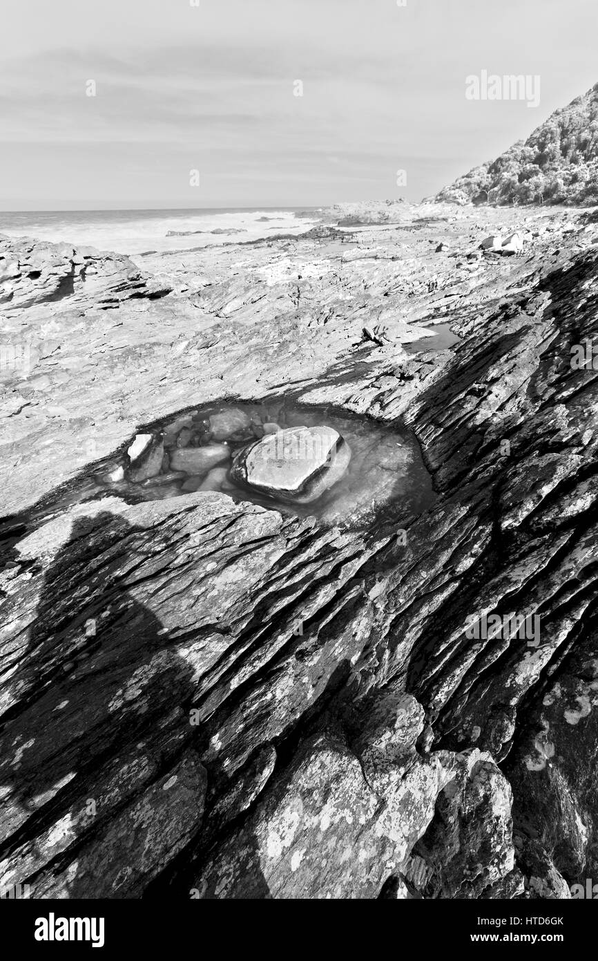 La sfocatura in Sud Africa sky oceano riserva tsitsikamma natura e rocce Foto Stock