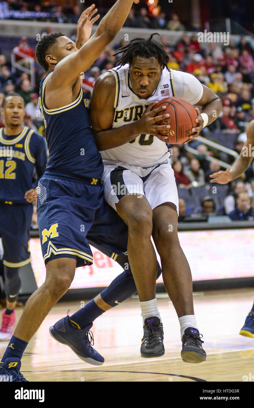 Washington, DC, Stati Uniti d'America. Decimo Mar, 2017. La Purdue CALEB SWANIGAN (50) aziona in il difensore durante il gioco presso il Verizon Center. Credito: Amy Sanderson/ZUMA filo/Alamy Live News Foto Stock