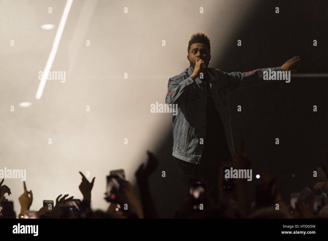 Glasgow, Regno Unito. 10 marzo, 2017. Il cantante canadese e cantautore Abel Makkonen Tesfaye, noto professionalmente come il Weeknd, esegue sul palco del SSE idro, Glasgow. Roberto Ricciuti/Alamy Live News Foto Stock