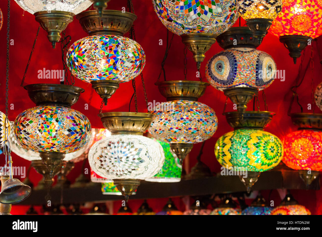 Il bazar turco mercato lampade Istanbul TURCHIA Foto Stock