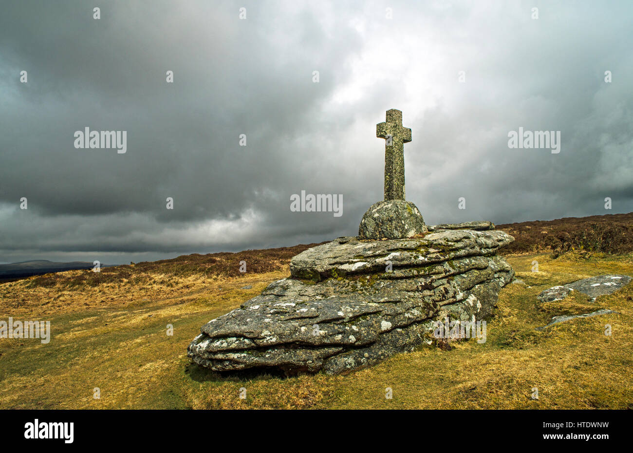 Croce commemorativa per la Grotta Penneys vicino Babeny su Dartmoor Devon Foto Stock