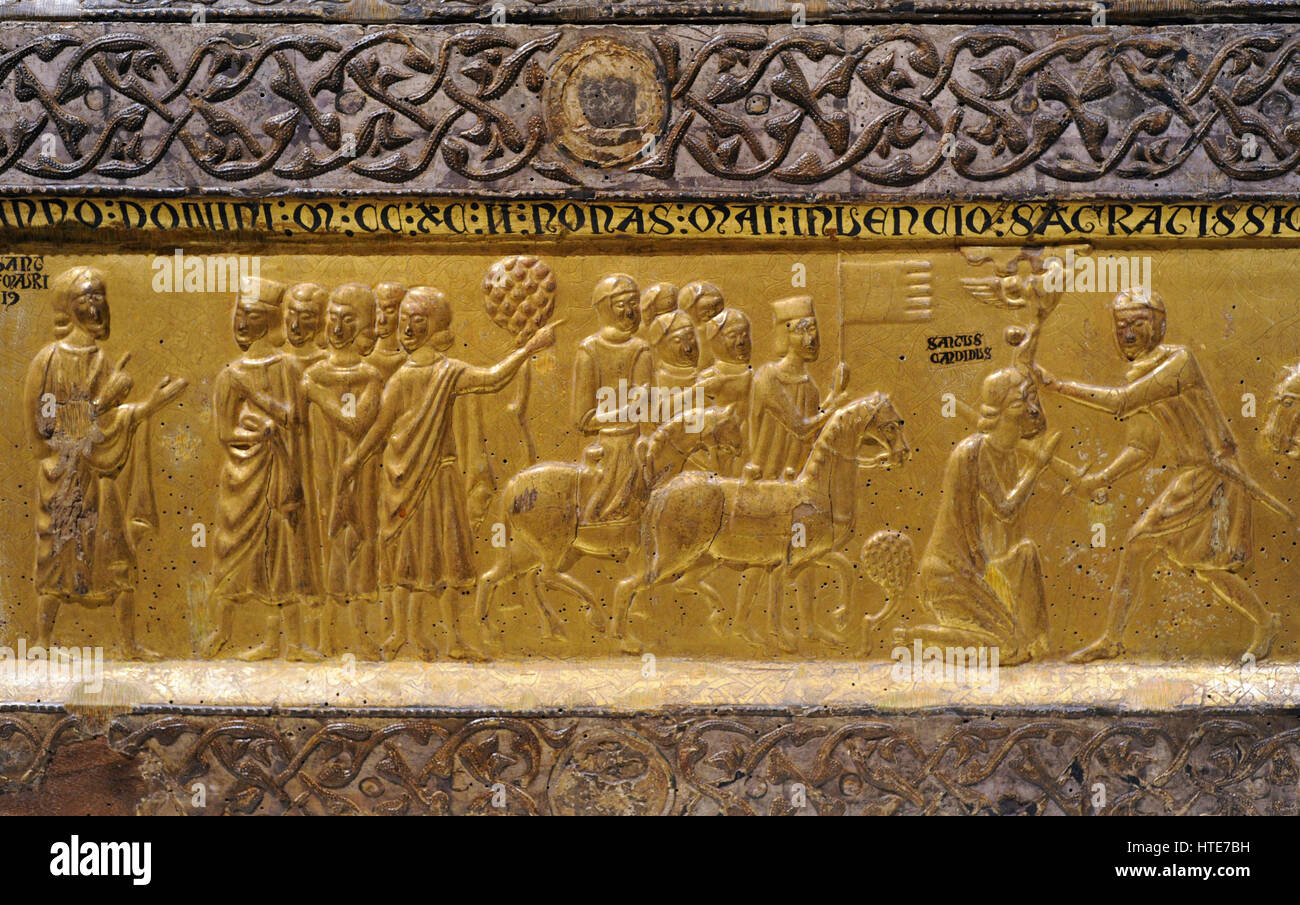 Urna reliquiario di San Candidus, 1292. Particolare raffigurante la decapitata del santo. Anonimo. Gotico. Legno in rilievi in stucco con foglia oro. Dal monastero benedettino di Sant Cugat del Valles, provincia di Barcellona. Museo d'Arte Nazionale della Catalogna. Barcellona. La Catalogna. Spagna. Foto Stock