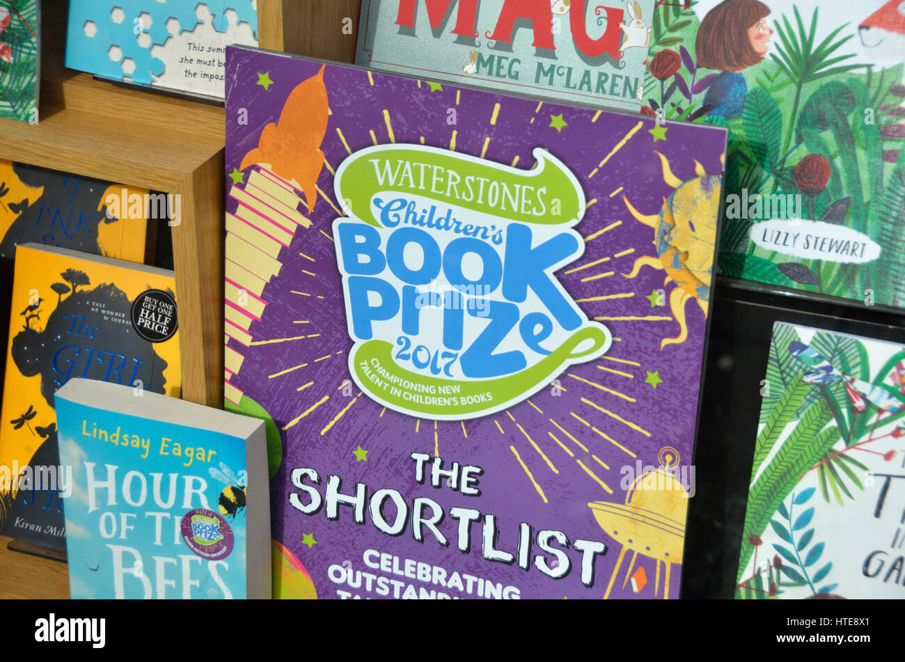Waterstones libro per bambini premio firmare in un bookshop finestra. Foto Stock