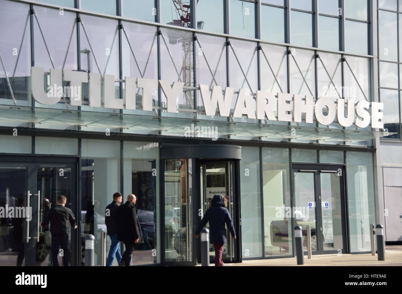 Magazzino di utilità uffici a Edgware Road, Colindale, Londra, Regno Unito. Foto Stock