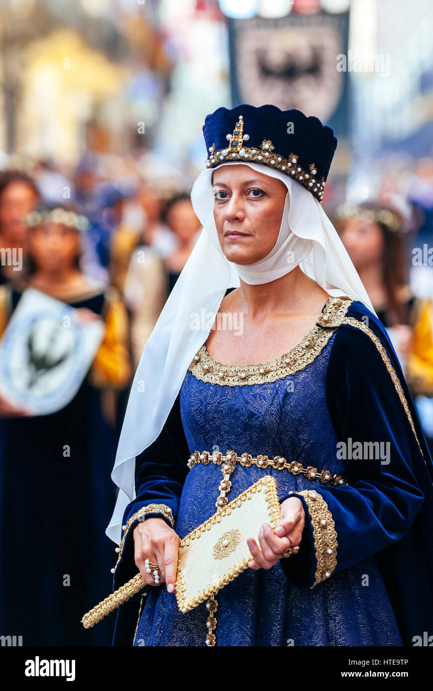 Asti, Italia - 19 Settembre 2010: la principessa medievale, durante la rievocazione storica del Palio di Asti in Piemonte, Italia- Signora del Medioevo Foto Stock