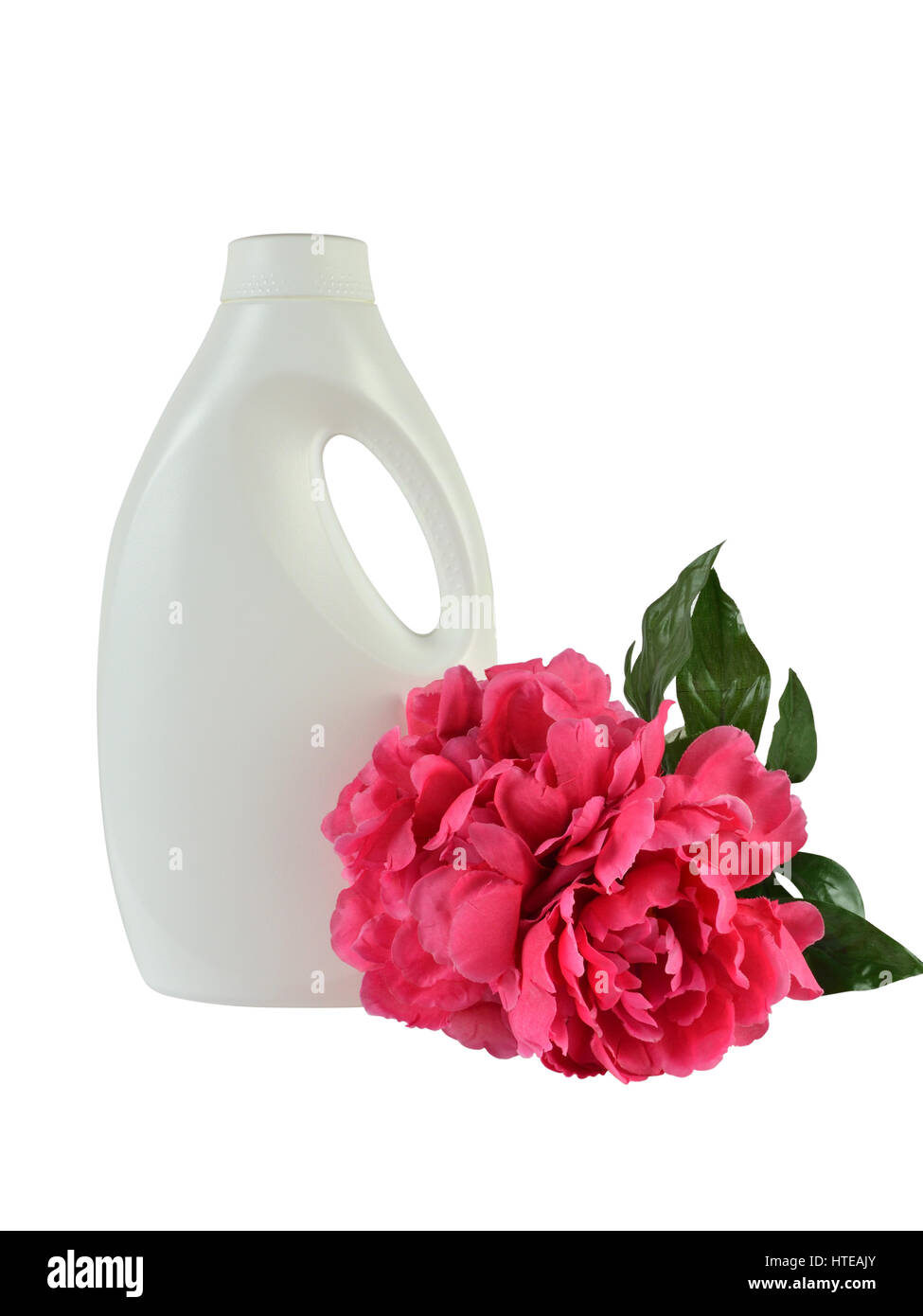 In plastica bianca per il contenitore di detergente liquido con rosa vibranti fiori artificiali accanto ad esso Foto Stock