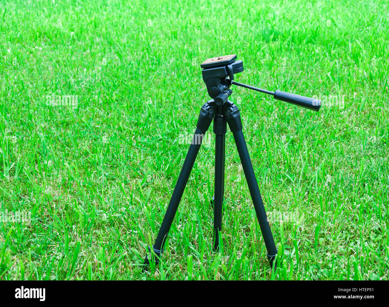Un treppiede per la fotocamera su sfondo naturale Foto Stock