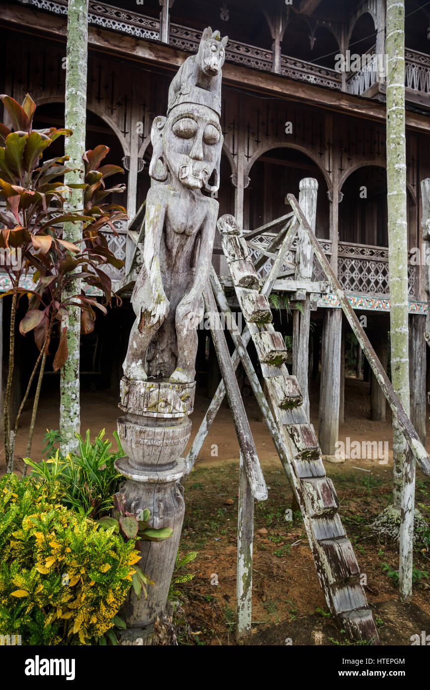 Spirito posti altrimenti noto come Patung al fiume Dayak europee del Kalimantan orientale nell isola del Borneo. Foto Stock