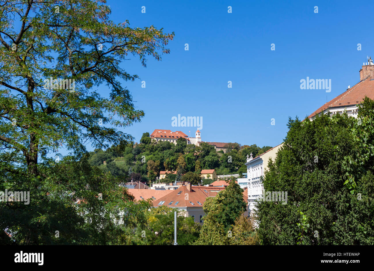 Brno, Repubblica Ceca. Vista verso il castello di Špilberk dalle mura della città vecchia, Brno, Moravia Repubblica Ceca Foto Stock