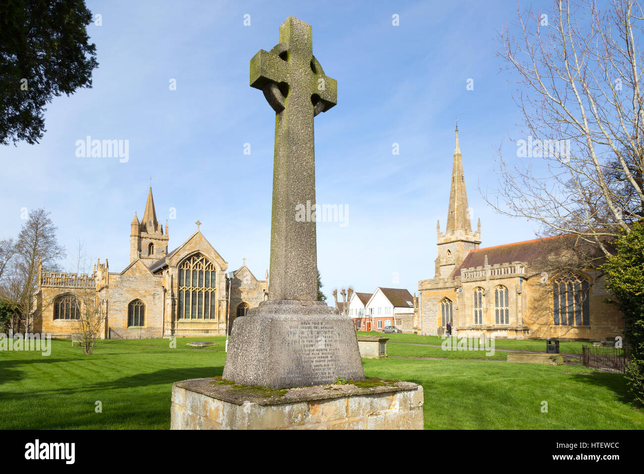 La tomba di Simon de Montfort, 6° Conte di Leicester; St Lawrence e di tutti i Santi delle Chiese, Evesham, Worcestershire Inghilterra REGNO UNITO Foto Stock
