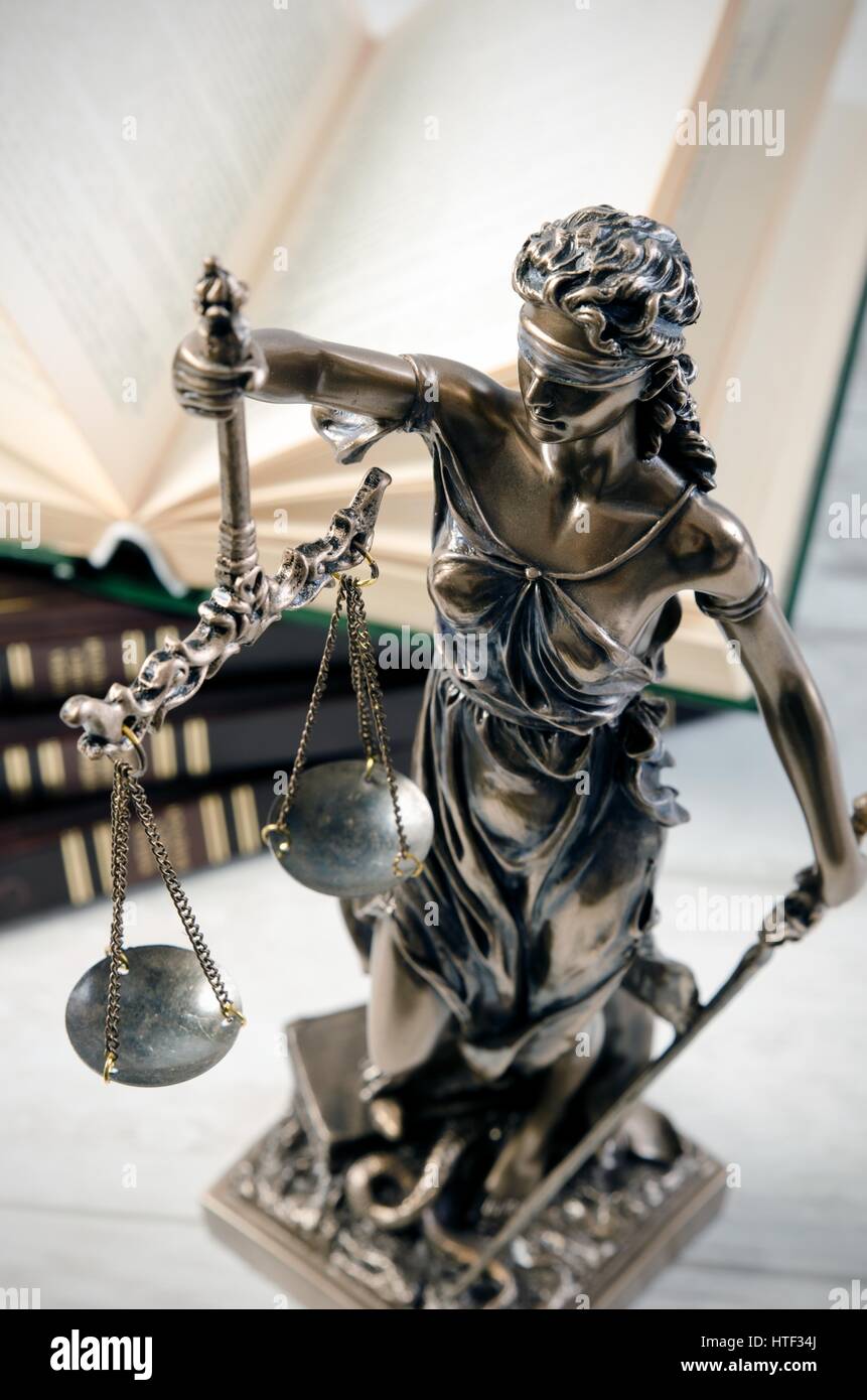 Il concetto di legge con Themis, simbolo di giustizia. legge avvocato giustizia themis avvocato scala libro giuridica nozione Foto Stock
