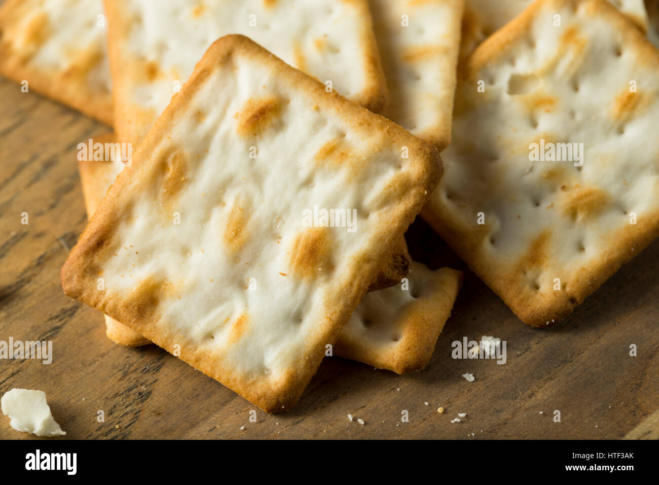 Croccante salato senza Glutine Crackers pronto a mangiare Foto Stock