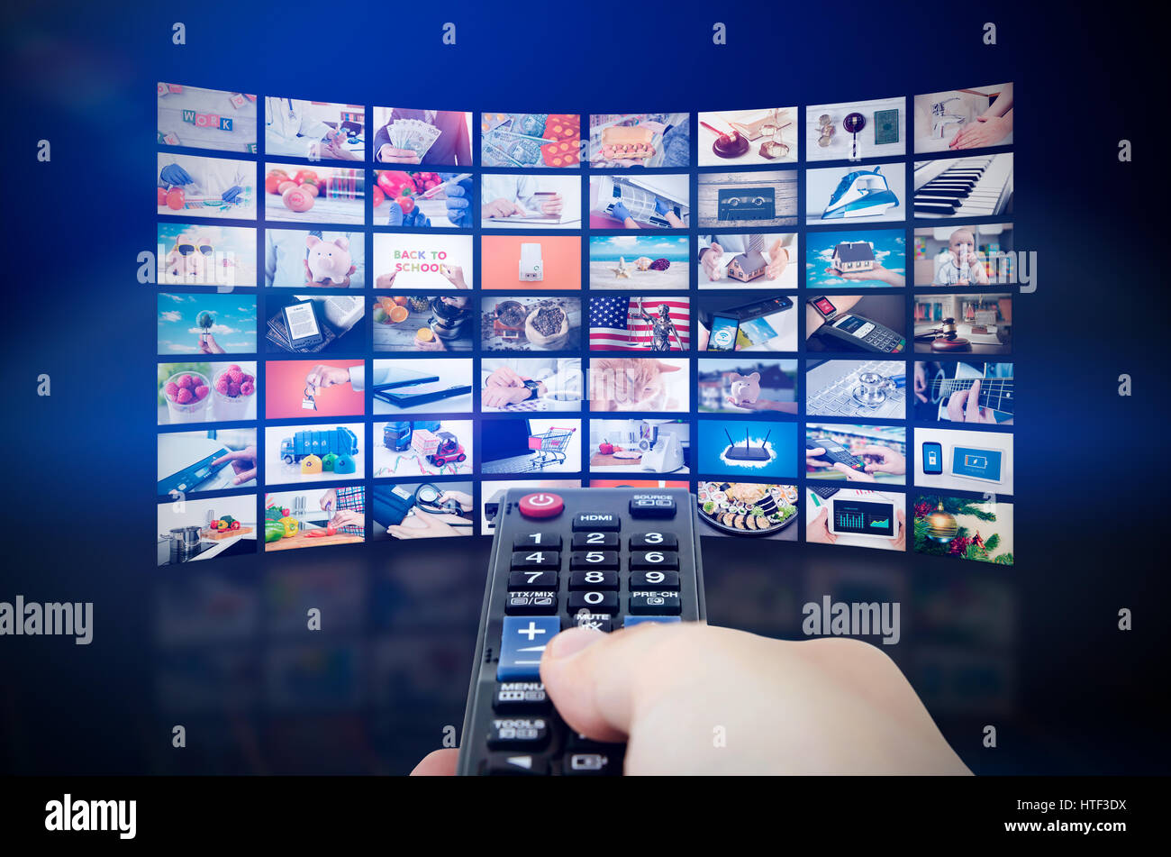Multimedia parete video broadcast televisivo. parete multimediale televisione video pubblicità broadcast di sfondo il concetto di radiodiffusione Foto Stock