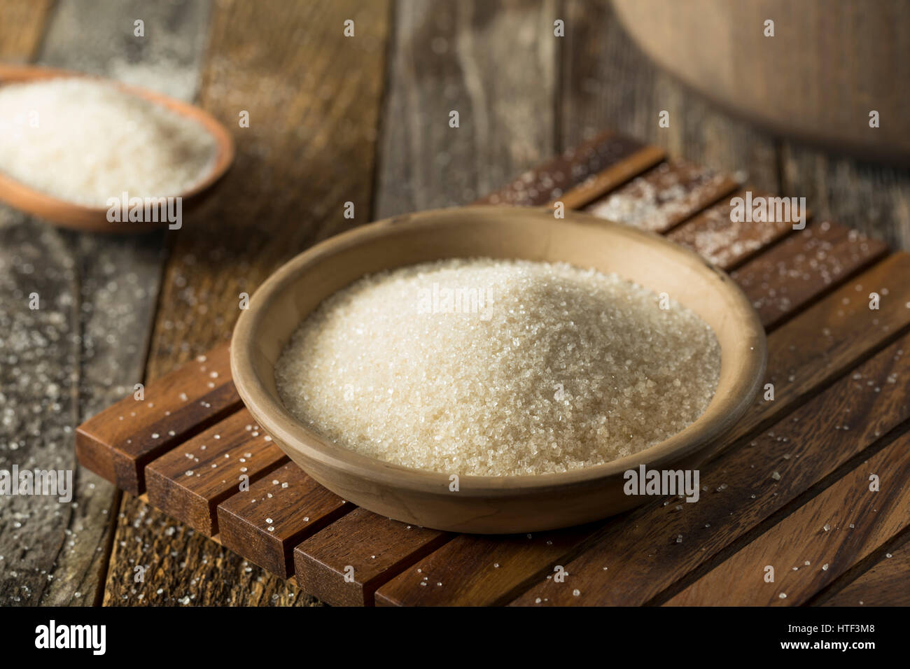 Crudo dolce organico di canna da zucchero in una ciotola Foto Stock