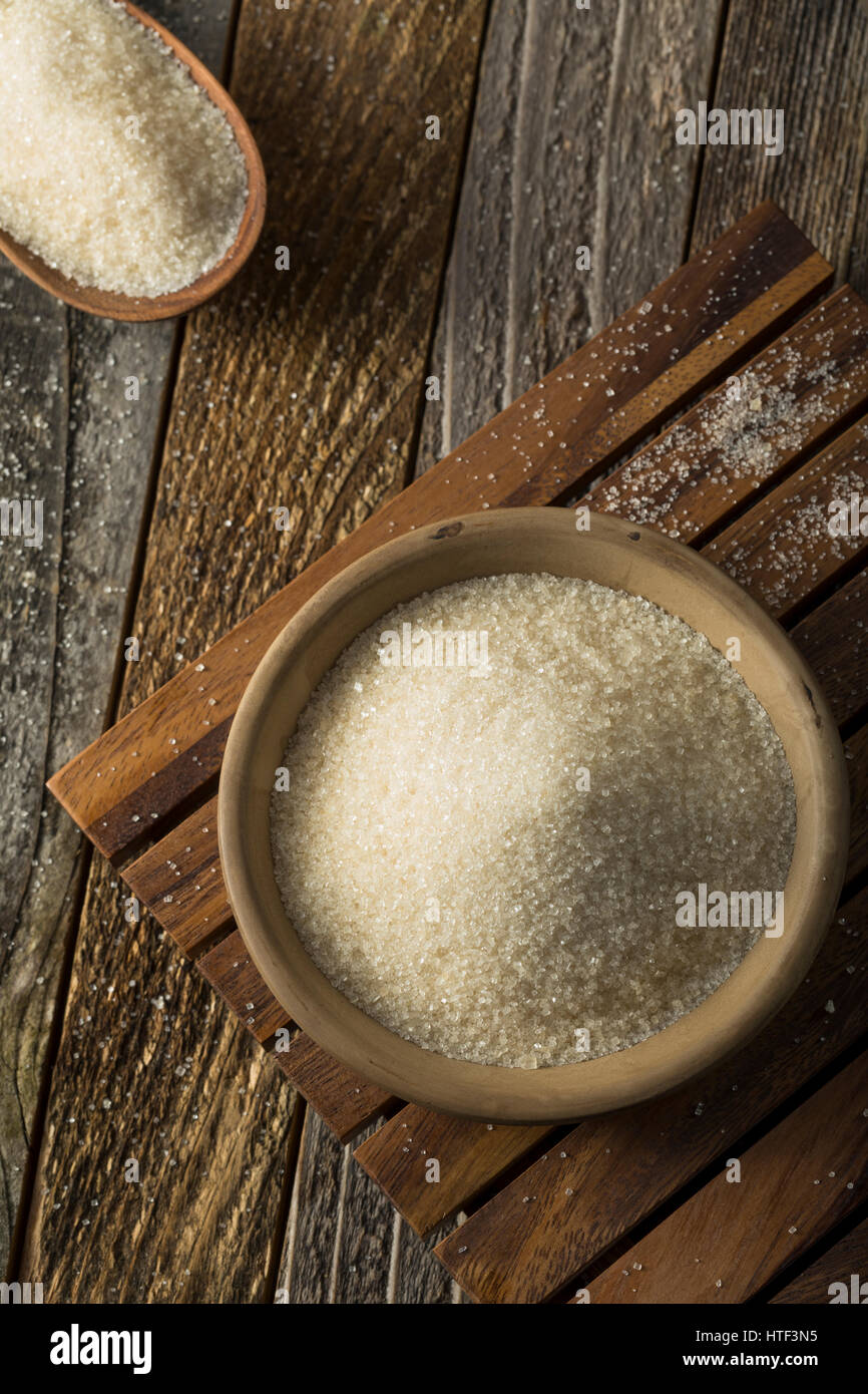 Crudo dolce organico di canna da zucchero in una ciotola Foto Stock
