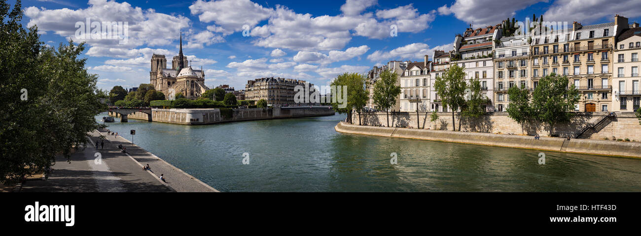 Vista panoramica sulle rive della Senna da l'Ile Saint Louis e Ile de la Cite con la cattedrale di Notre Dame. Parigi, 4° Arrondissement, Francia Foto Stock
