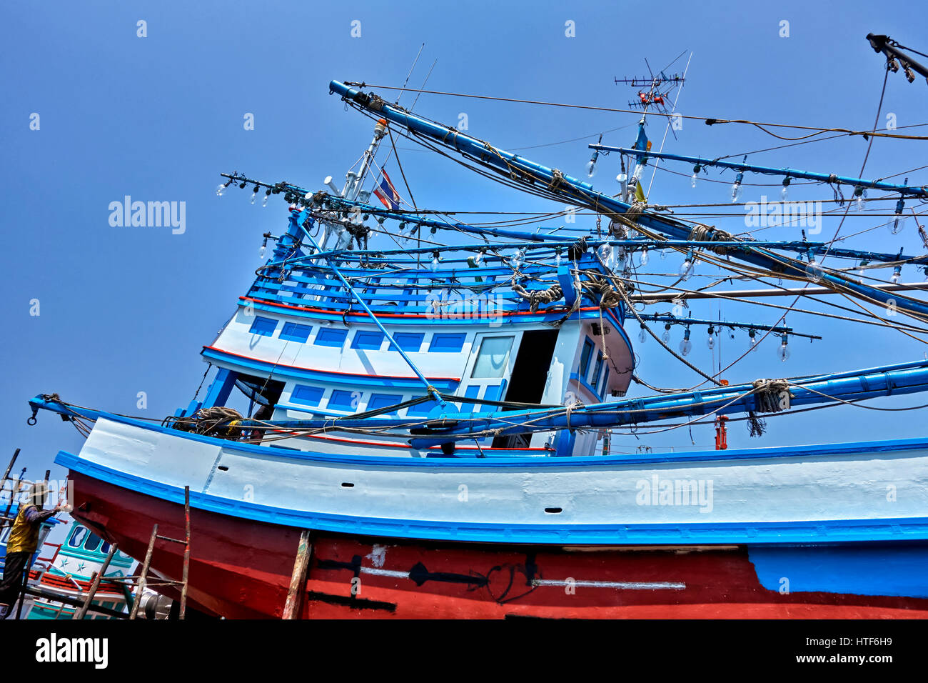 Boat Yard Thailandia, commerciale barca da pesca di riparazione e ristrutturazione cantiere. Na Klua, Pattaya, Thailandia. Foto Stock