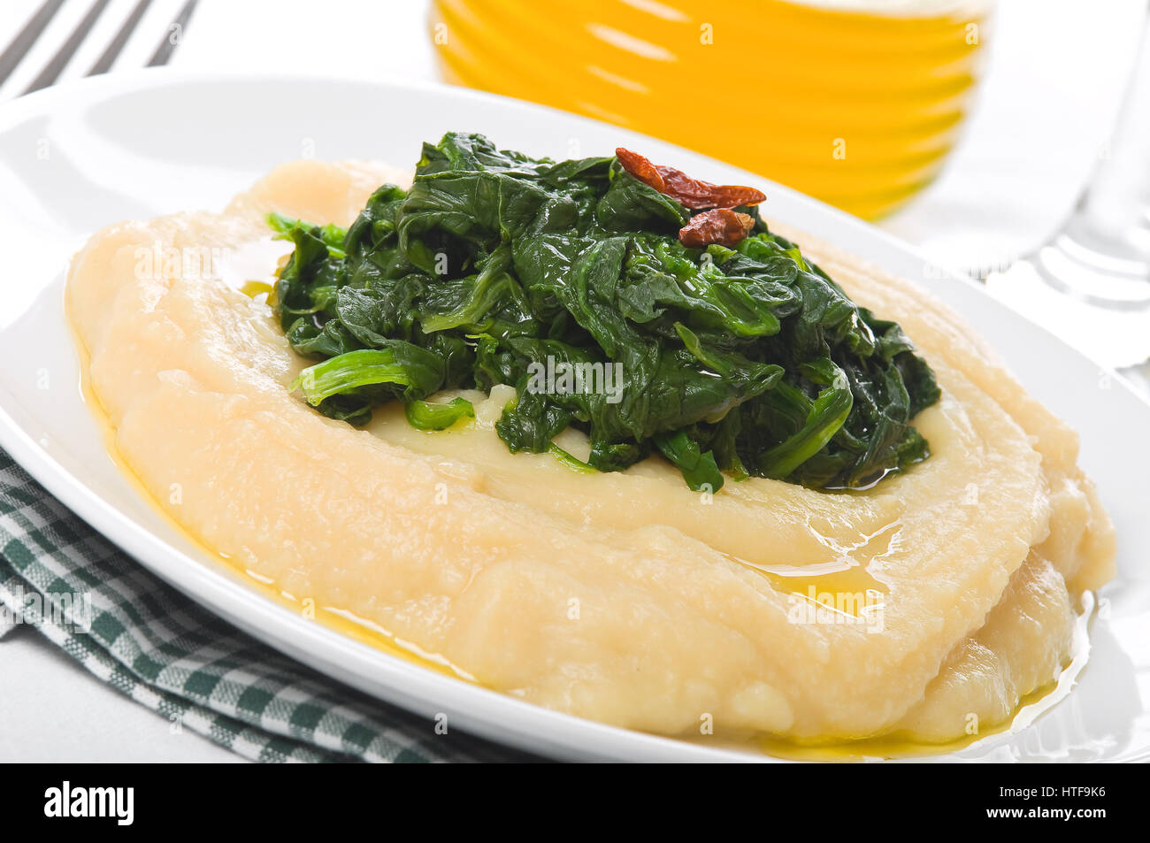 Fava purea di spinaci. Purè di fave e spinaci. Foto Stock