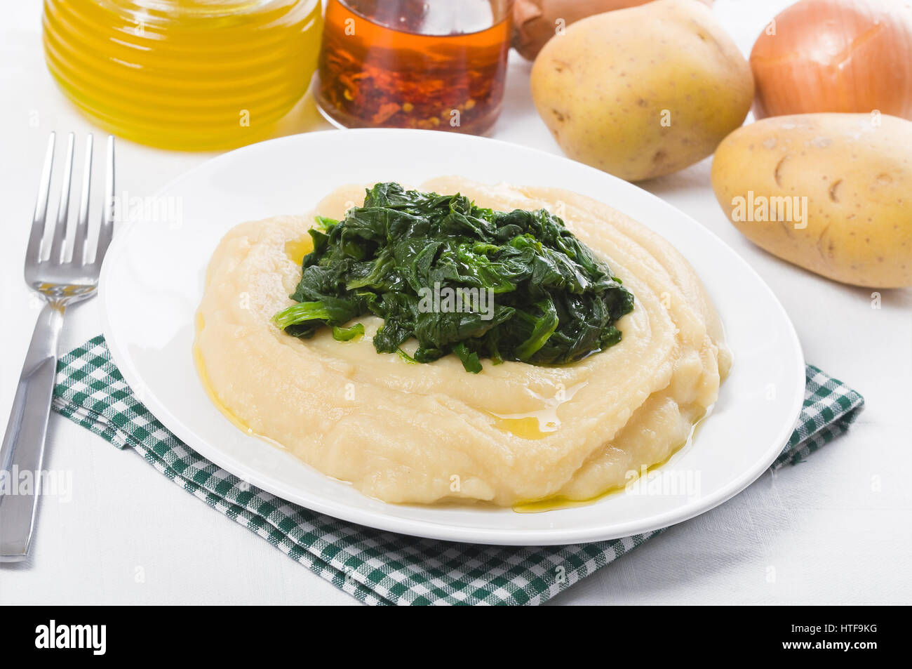 Fava purea di spinaci. Purè di fave e spinaci. Foto Stock