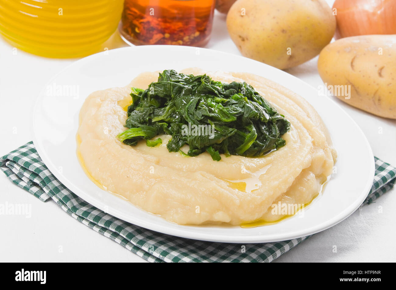 Fava purea di spinaci. Purè di fave e spinaci. Foto Stock