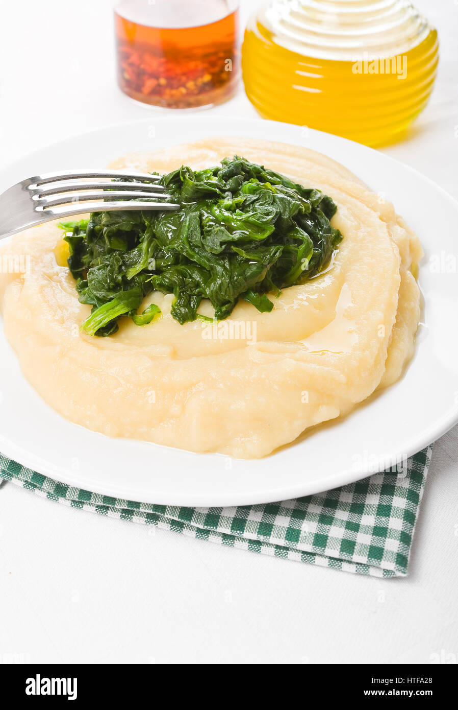 Fava purea di spinaci. Foto Stock