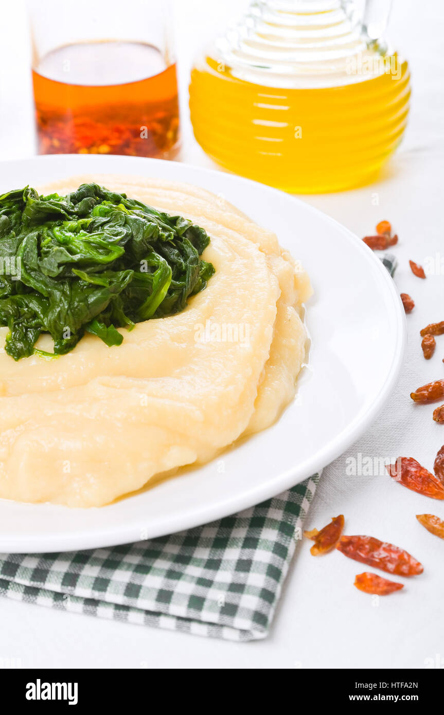 Fava purea di spinaci. Foto Stock