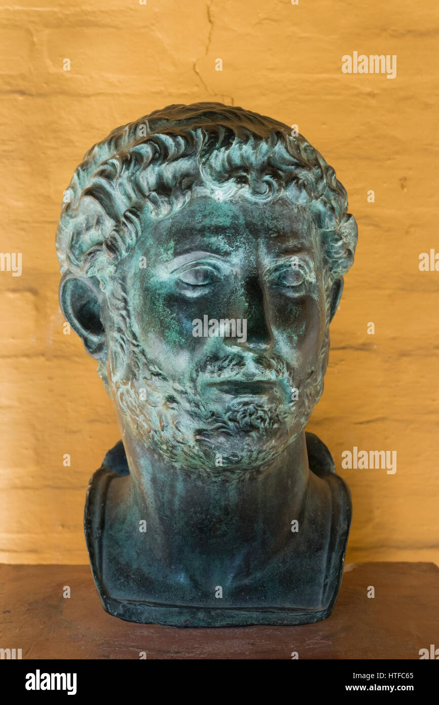 La città romana di Italica, vicino a Santiponce, provincia di Siviglia, in Andalusia Spagna meridionale. Busto di imperatore Adriano. È possibile Adriano era nato a Foto Stock