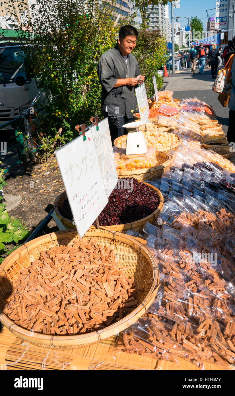 Il mercato del pesce di Tsukiji,Tokyo Foto Stock