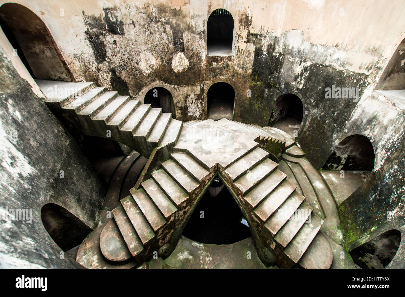 La moschea sotterranea dentro il Taman Sari castello d'acqua complesso in Yogyakarta - Java, Indonesia Foto Stock