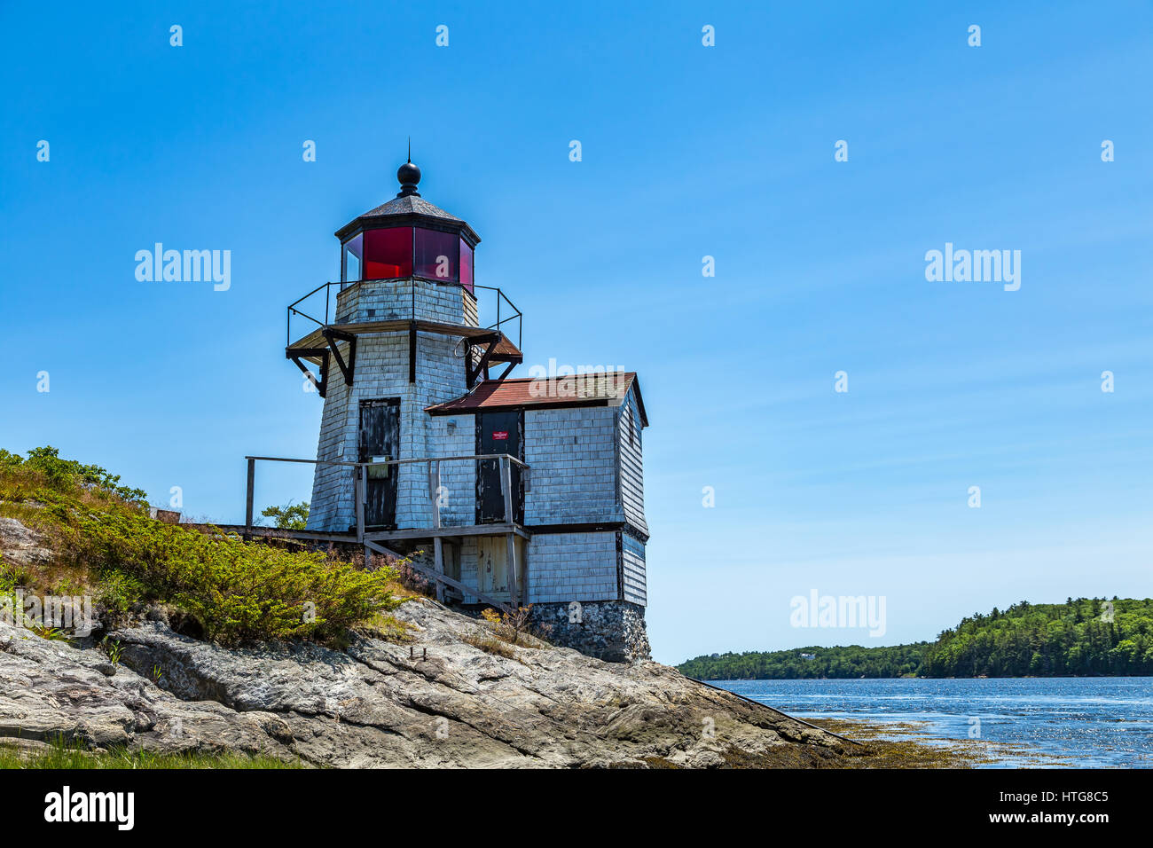 Squirrel Point Light is a lighthouse marking the southwestern point of Arrowsic Island on the Kennebec River. It was established in 1898, and is liste Foto Stock