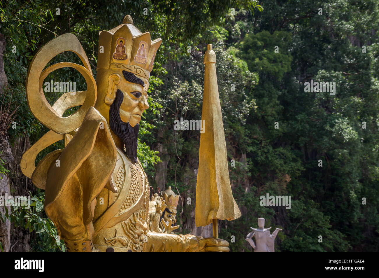 Oro sacra buddista staue al tempio di Ipoh, Malaysia Foto Stock